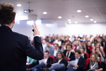 Image showing businessman giving presentations at conference room