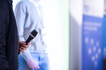 Image showing businessman giving presentations at conference room