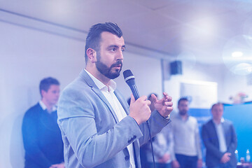 Image showing businessman giving presentations at conference room