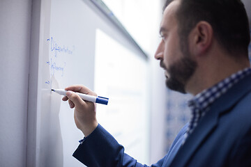 Image showing businessman giving presentations at conference room