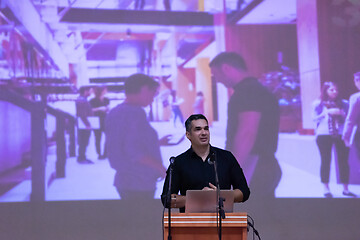 Image showing businessman giving presentations at conference room