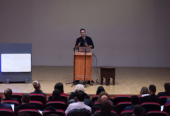 Image showing businessman giving presentations at conference room