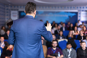 Image showing businessman giving presentations at conference room