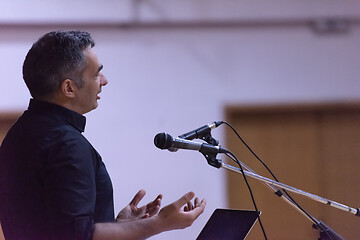 Image showing businessman giving presentations at conference room