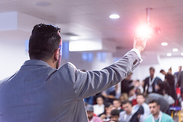 Image showing businessman giving presentations at conference room