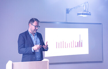 Image showing businessman giving presentations at conference room