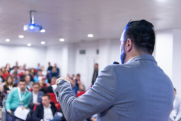 Image showing businessman giving presentations at conference room