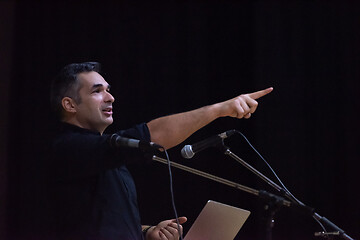 Image showing businessman giving presentations at conference room