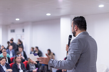 Image showing businessman giving presentations at conference room