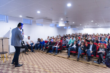 Image showing businessman giving presentations at conference room