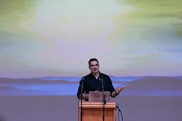 Image showing businessman giving presentations at conference room