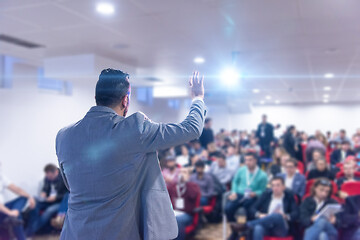 Image showing businessman giving presentations at conference room