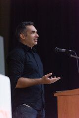 Image showing businessman giving presentations at conference room