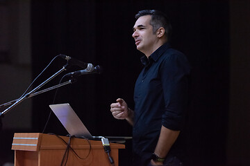 Image showing businessman giving presentations at conference room