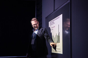 Image showing businessman giving presentations at conference room