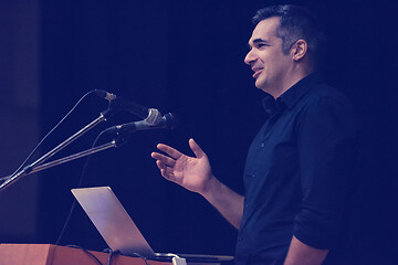 Image showing businessman giving presentations at conference room