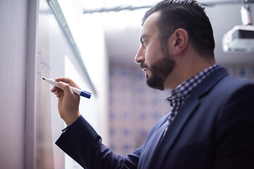 Image showing businessman giving presentations at conference room