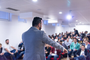 Image showing businessman giving presentations at conference room