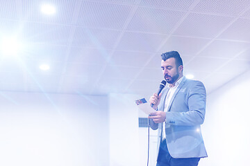 Image showing businessman giving presentations at conference room