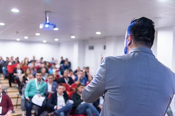 Image showing businessman giving presentations at conference room