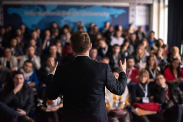 Image showing businessman giving presentations at conference room