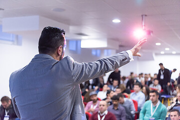 Image showing businessman giving presentations at conference room