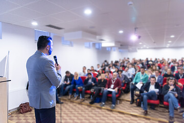 Image showing businessman giving presentations at conference room