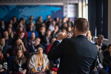 Image showing businessman giving presentations at conference room