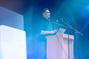 Image showing businessman giving presentations at conference room