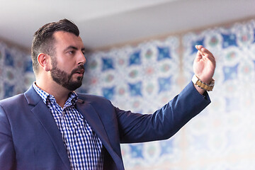 Image showing businessman giving presentations at conference room