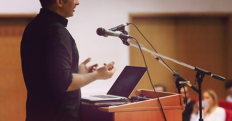 Image showing businessman giving presentations at conference room