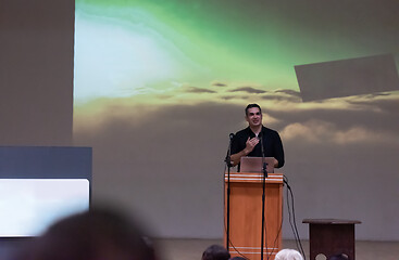 Image showing businessman giving presentations at conference room