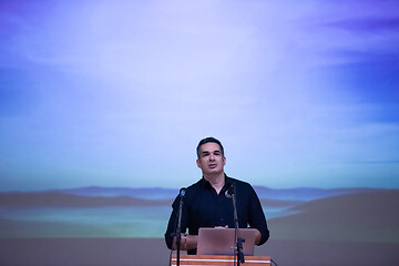 Image showing businessman giving presentations at conference room