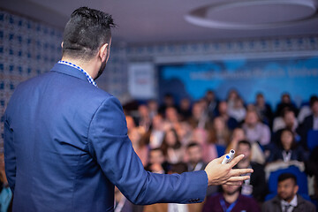 Image showing businessman giving presentations at conference room