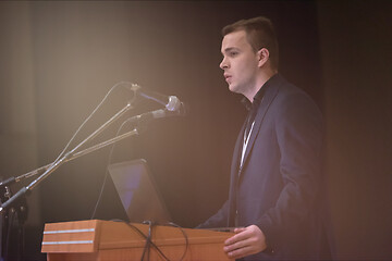 Image showing businessman giving presentations at conference room