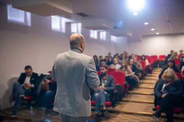 Image showing businessman giving presentations at conference room