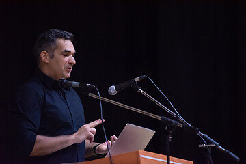 Image showing businessman giving presentations at conference room