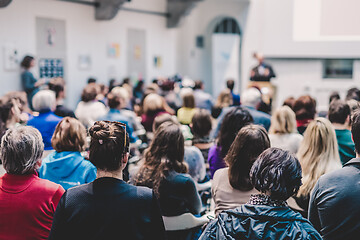 Image showing Man giving presentation in lecture hall at university.