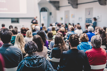 Image showing Man giving presentation in lecture hall at university.