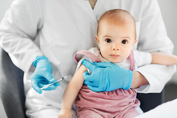 Image showing doctor making vaccine for baby patient at clinic