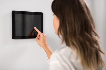 Image showing woman using tablet computer at smart home