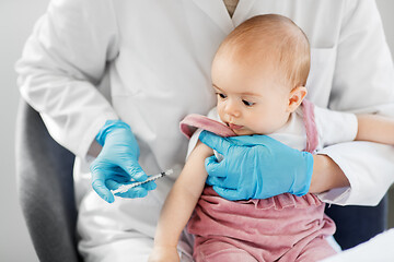 Image showing doctor making vaccine for baby patient at clinic