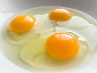 Image showing Raw chicken eggs