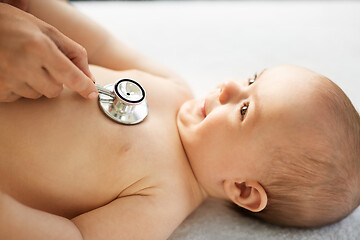 Image showing doctor with stethoscope listening to baby patient