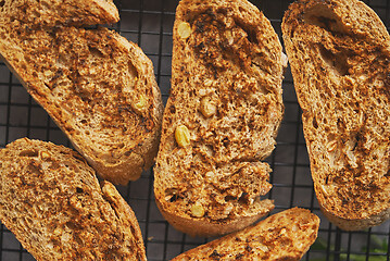 Image showing Close up marcor shot of toasted baguette slices placed on grill frame. Top view