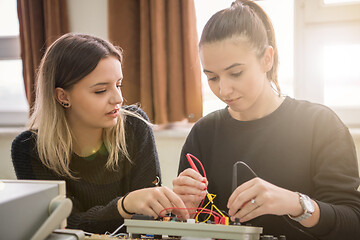 Image showing students doing practice in the electronic classroom