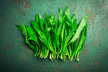 Image showing Ramson or bear leek (Allium ursinum) on kitchen table