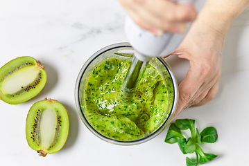 Image showing process of making healthy smoothie