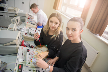 Image showing students doing practice in the electronic classroom