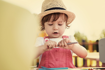 Image showing little girl drawing a colorful pictures